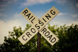 railroad-crossing-176975_1920